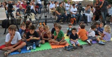 Tutto il paese in piazza per i robot