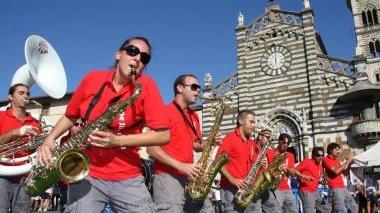 La band che ha allietato il corteo degli sportivi in piazza del Duomo