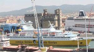 Corsica Ferries chiede di sbarcare le navi in proprio In porto 100 posti a rischio