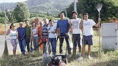 La giunta comunale di Uzzano dopo la ripulitura del verde pubblico