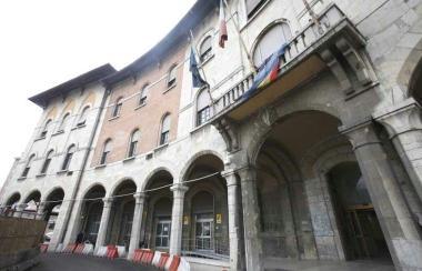 Il palazzo della Provincia in piazza Vittorio Emanuele II 