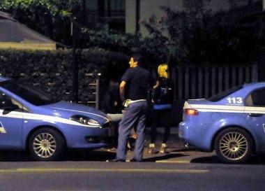 La polizia sul luogo dove &egrave; avvenuto il ferimento 