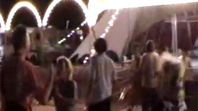 Scontri di fronte al circo: sassi e pugni ai manifestanti