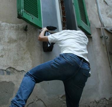 Un ladro in azione  