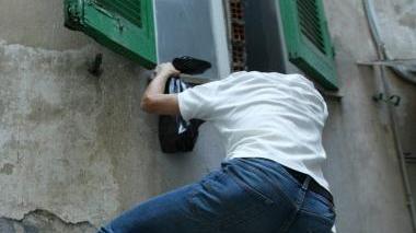 Un ladro in azione