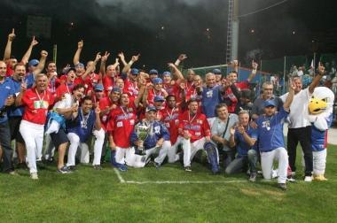 <b>FESTA</b> Il San Marino ha conquistato lo scudetto dopo la settima partita contro Nettuno 
