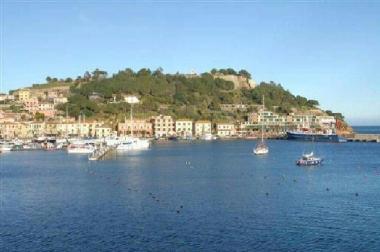 Panoramica dellarea portuale di Porto Azzurro 