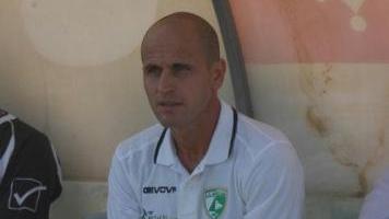 <b>AVELLINO</b> A sinistra il coach Bucaro, a destra la formazione iniziale dei biancoverdi
