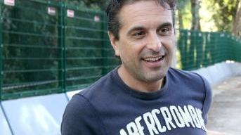 <b>SICURO.</b> Un’uscita bassa del portiere Mirko Ranieri Sotto, a sinistra, il presidente Stefano Dinelli e, a destra, il mister del Carpi Massimiliano Maddaloni