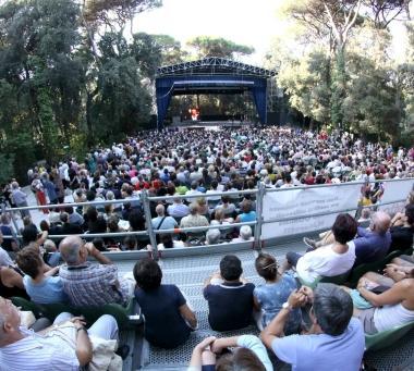 In 4mila per vedere Santoro