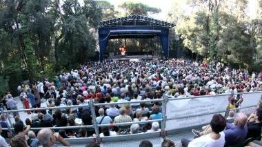 In 4mila per vedere Santoro