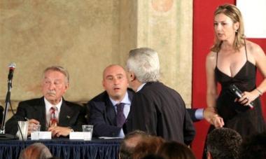 Sopra Arbasino e il momento in cui lascia la sala
