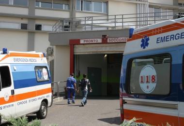 Accoltellato dalla compagna è finito al pronto soccorso