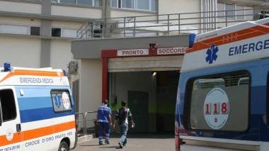 Accoltellato dalla compagna è finito al pronto soccorso