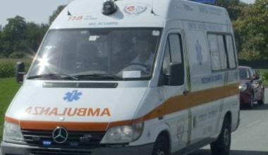 Colto da un malore in autostrada, blocca il camion, poi muore