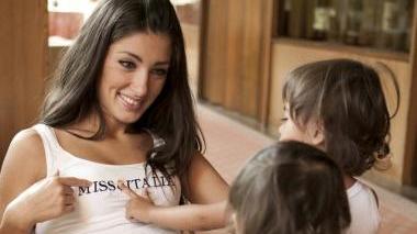 Desirée Ferlito, Miss Wella Basilicata, con le sue due gemelline