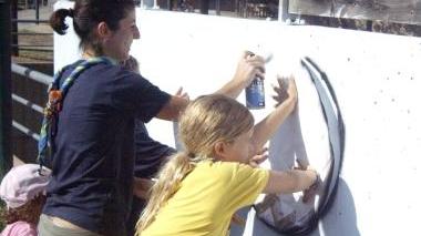 Gli scout tolgono scritte e graffiti dal Fermulla