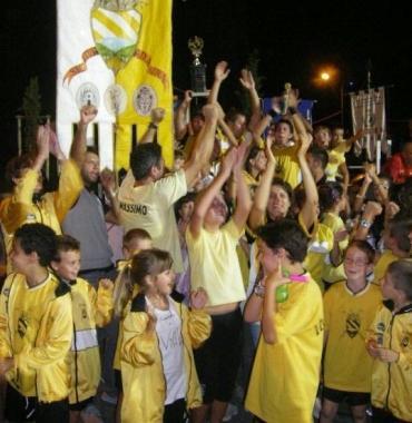 La contrada il Viale vincitrice del minipalio 