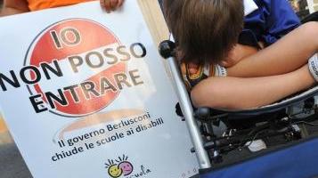 I tagli al servizio di sostegno nelle scuole mettono a rischio i diritti di tanti alunni disabili