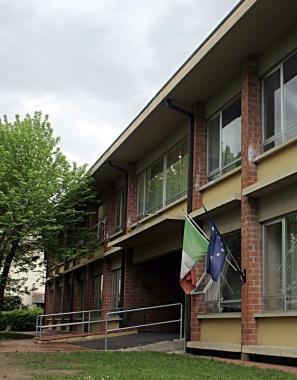 La scuola Da Vinci Uno dei tre immobili che potranno ospitare un impianto fotovoltaico        