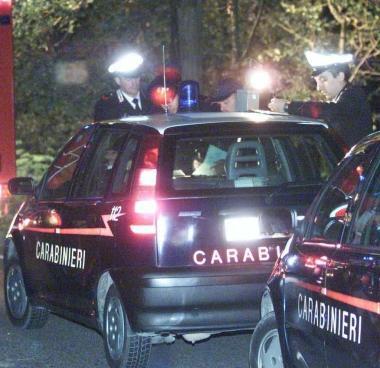 Una pattuglia dei carabinieri durante un controllo