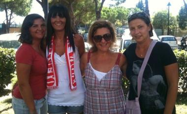 <b>TIFOSE</b>. Quattro Ragazze del Grifone Ludovica Virgili, Alessandra Peppetti Sabrina Ceccuzzi e Emanuela Monaci 
