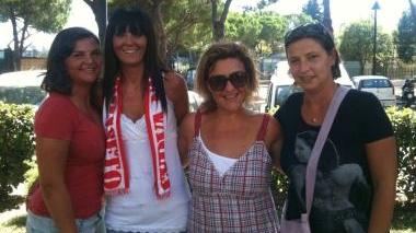 <b>TIFOSE</b>. Quattro Ragazze del Grifone Ludovica Virgili, Alessandra Peppetti Sabrina Ceccuzzi e Emanuela Monaci