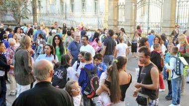 In quattromila sui banchi tra novità e qualche polemica
