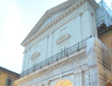 La facciata superiore delle Logge dei Banchi 