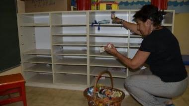 Una maestra di una scuola materna