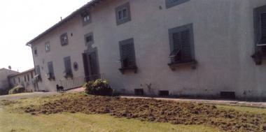Il giardino della villa del marchese Pancrazi devastato dai cinghiali  