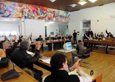 Il consiglio comunale di Aulla e da destra Marusca Bonini e Alessandra Colombo                 