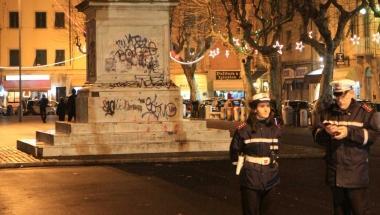 Vigili urbani in servizio serale in piazza venti settembre 