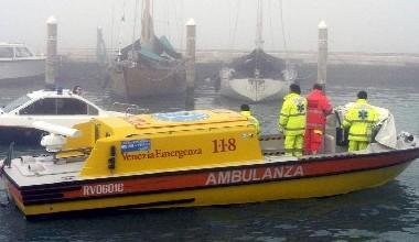 Un'ambulanza via Arno, in 10 minuti da Cisanello al Ponte di Mezzo