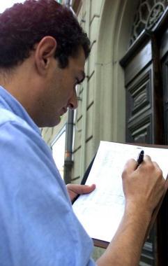 Un rilevatore durante il censimento del 2001 