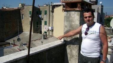 Mirko Bruno indica il punto da dove è precipitato il suo Birillo