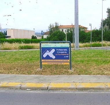 Pubblicit&agrave; in una rotatoria 