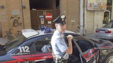 I carabinieri davanti al garage