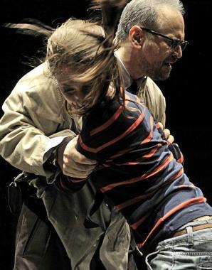 Una scena di Blackbird sopra Massimo Luconi direttore organizzativo del Metastasio 
