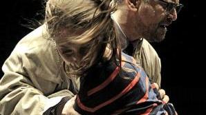 Una scena di Blackbird sopra Massimo Luconi direttore organizzativo del Metastasio