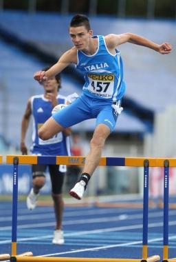 <b>STELLE. </b> Sopra Matteo Contini in azione sugli ostacoli, a fianco Andrea Lemmi      