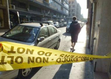 Il nastro per impedire laccesso allarea di via Pascoli 