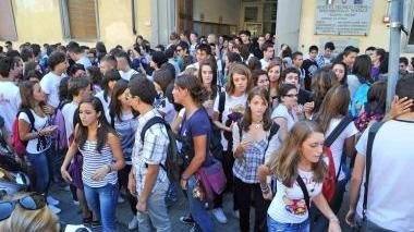 La folla degli studenti all’uscita del Pacini