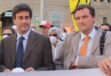 <b>PROTESTA.</b> Leonardo Marras con il sindaco Emilio Bonifazi 