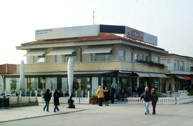 Il bar-ristorante ex Fappani in Passeggiata a Viareggio 