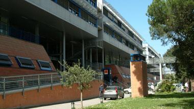 Si ferisce mentre tenta il furto e va a farsi medicare: denunciato