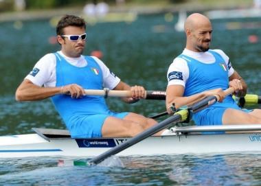 Lorenzo Carboncini (a destra) in azione nel due senza con Mornati 