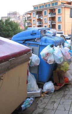 <b>RIFIUTI. </b> Cassonetti allArgentario  