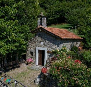 La chiesetta restaurata a Stabiazzoni 