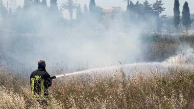 Un vigile del fuoco in azione